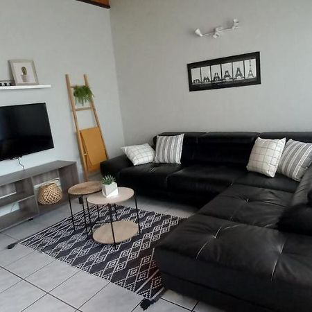 Mucha Airbnb Hotel วัลวิสเบย์ ภายนอก รูปภาพ