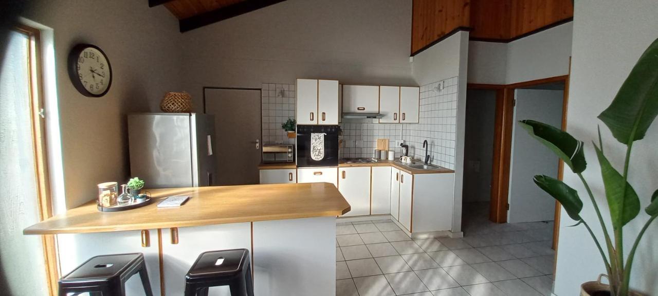 Mucha Airbnb Hotel วัลวิสเบย์ ภายนอก รูปภาพ